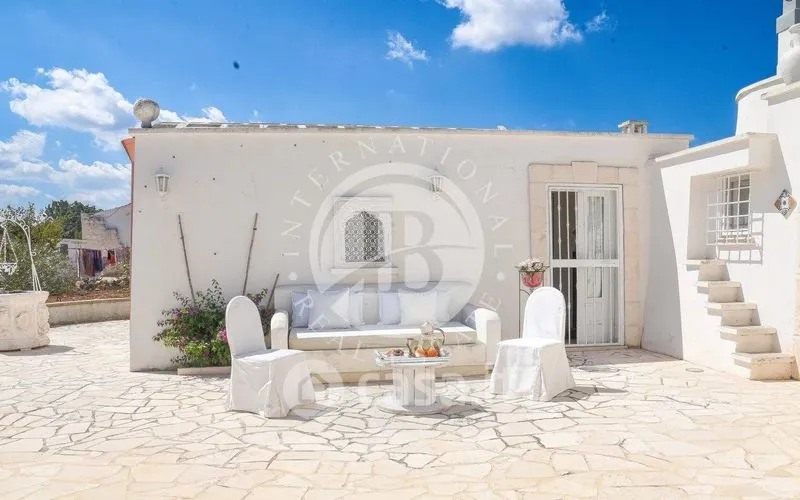 Aed - Trullo-Style Villa with Pool in Ostuni