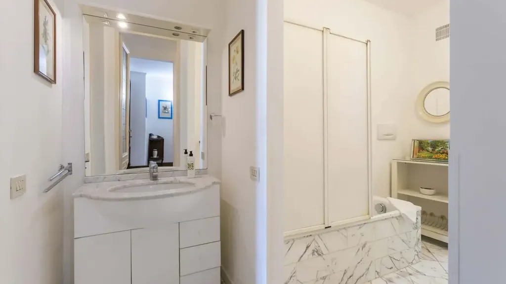 Salles de bain - Elegant Apartment with Lungarno View in Florence