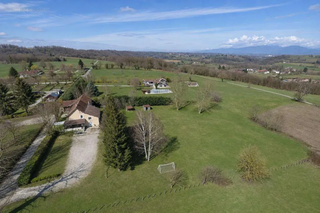 Vue aérienne - Propriété de 10 Pièces avec Vue Montagne à Les Abrets