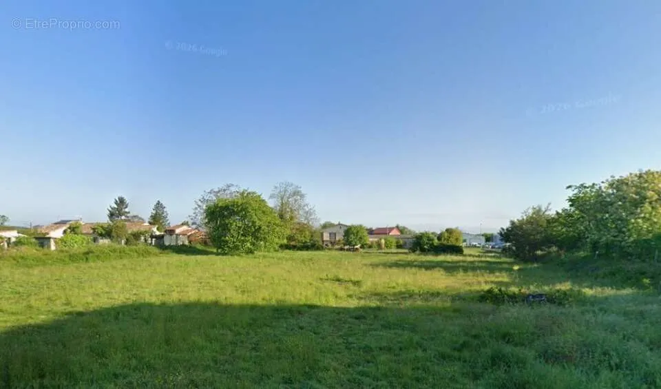 Aed - Buildable Land with Garden in Pamiers
