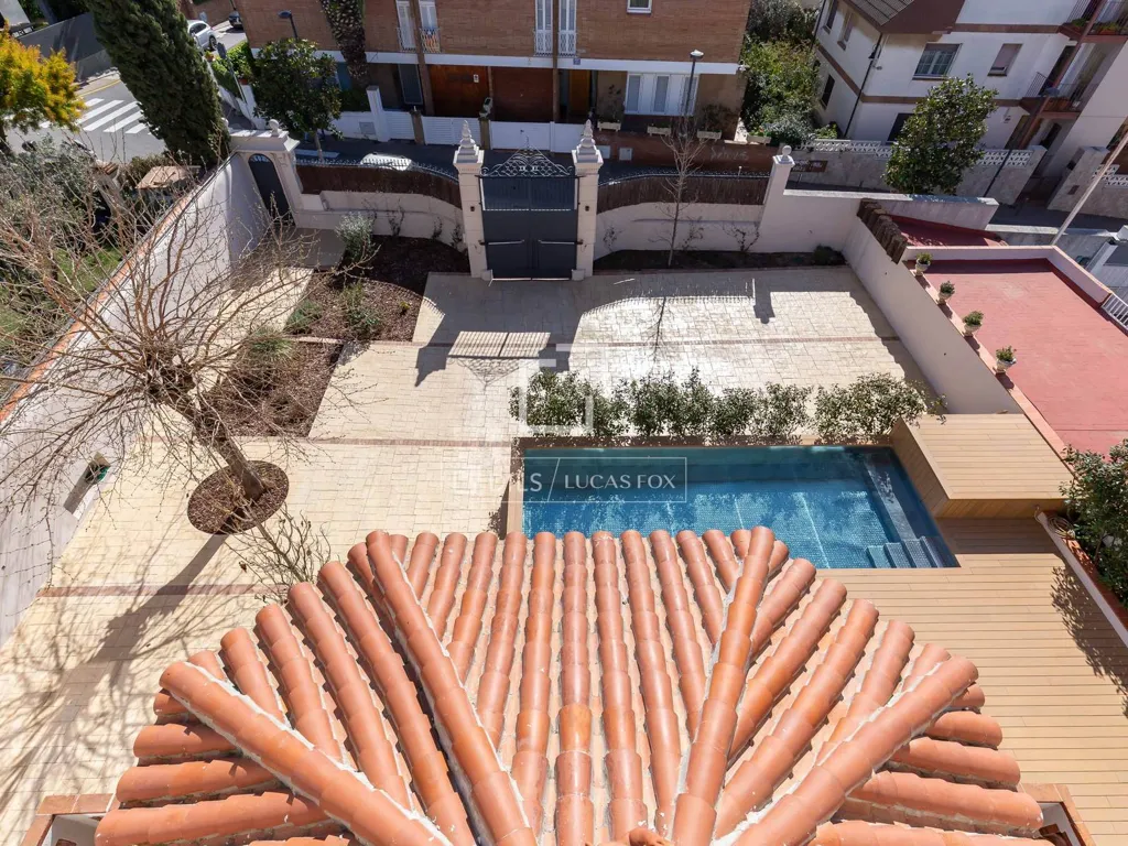 Luftaufnahme - Historic House with Pool in Sant Just Desvern