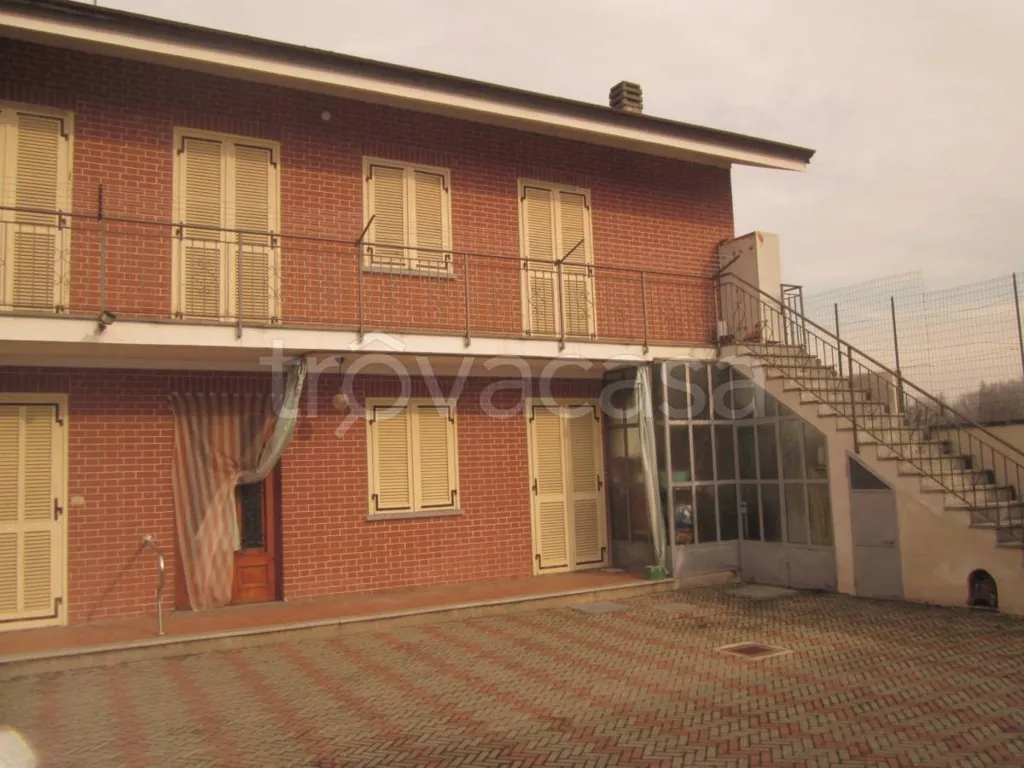 Välivaade - Rustic Villa with Private Garden in Villafranca Piemonte