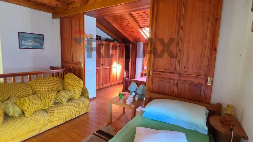 Bedrooms - Trilocale with Garden in Darzo