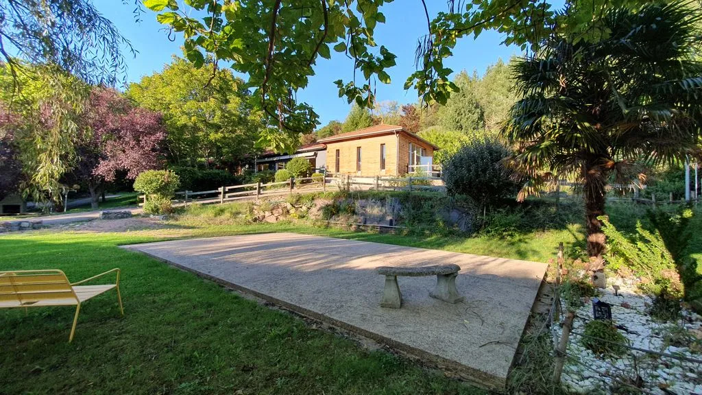 Jardin - Maison de Luxe avec Piscine à Cordelle