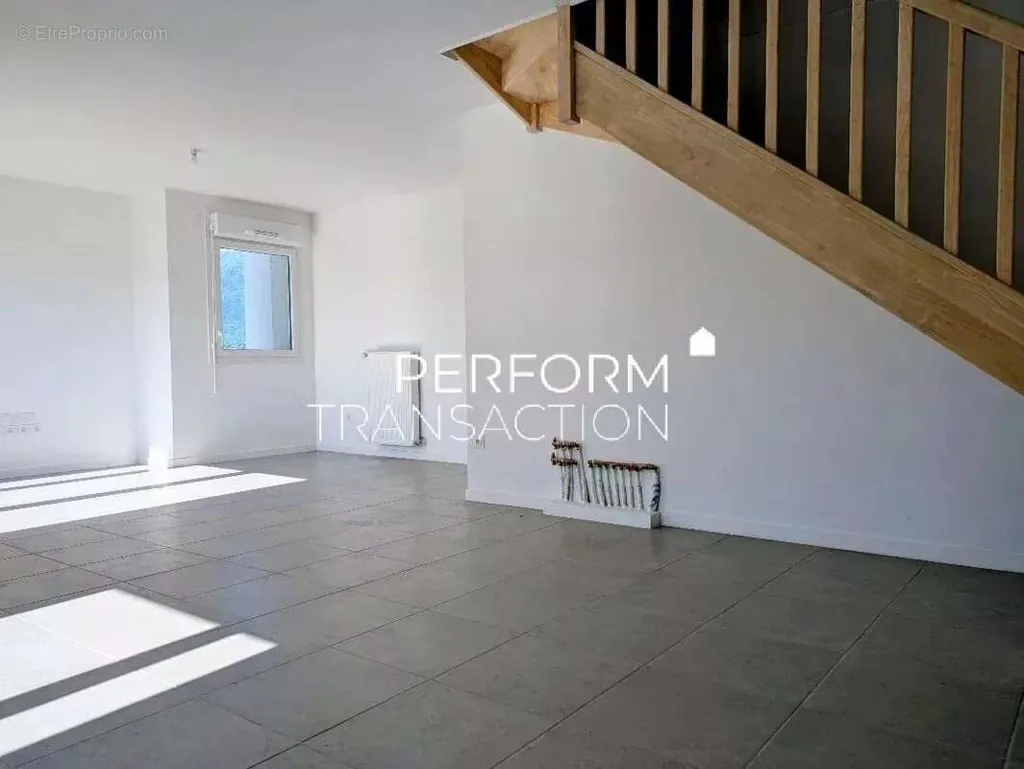 Duplex with South-East Balcony in Echirolles