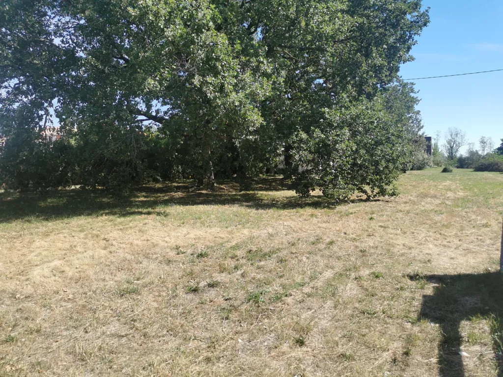 Aed - Constructible Plot with Pool Potential in Aussonne