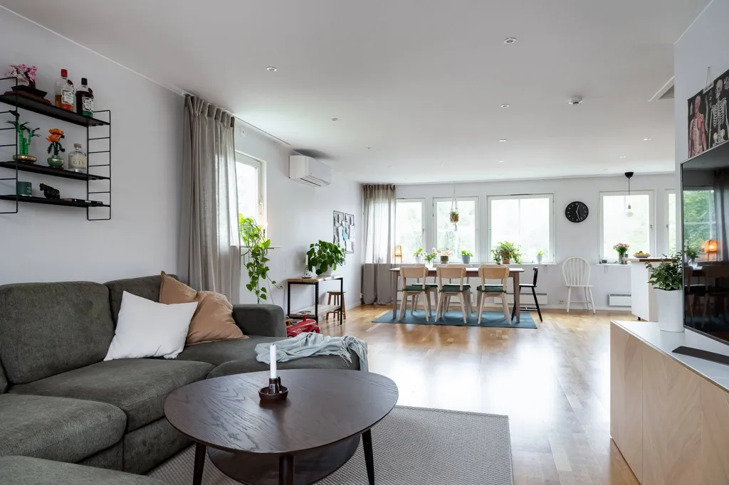 Elutuba - Stylish Duplex with Garden in Hovsta