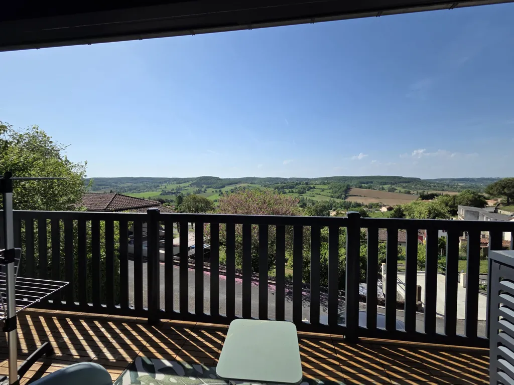 Balcon - Villa Rénovée avec Piscine sur les Hauteurs de Penne d'Agenais