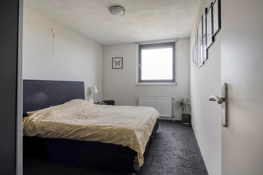 Magamistoad - 3-Bedroom Apartment with Balcony in Eindhoven
