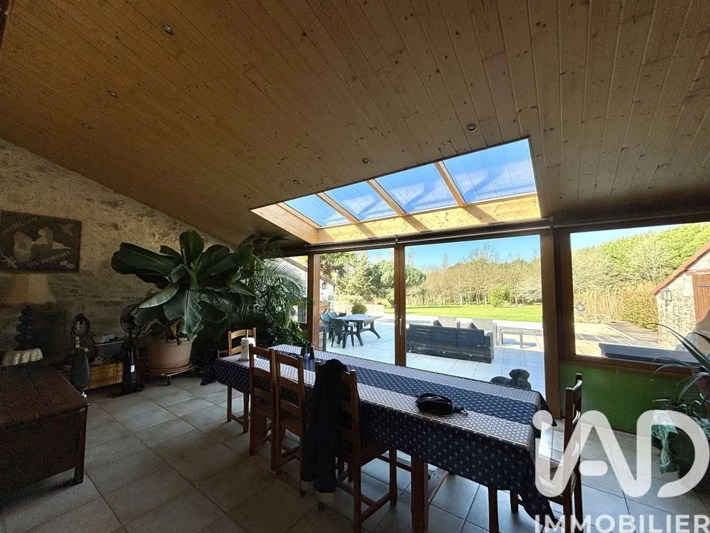 Terrasse - Villa Luxueuse avec Piscine à Aizenay