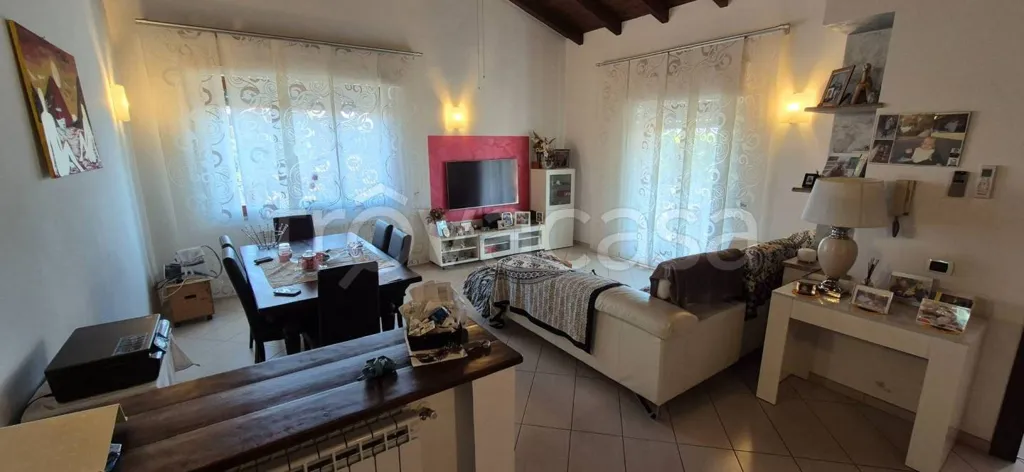 Soggiorno - Rustic Bifamily Villa with Garden in Trecate