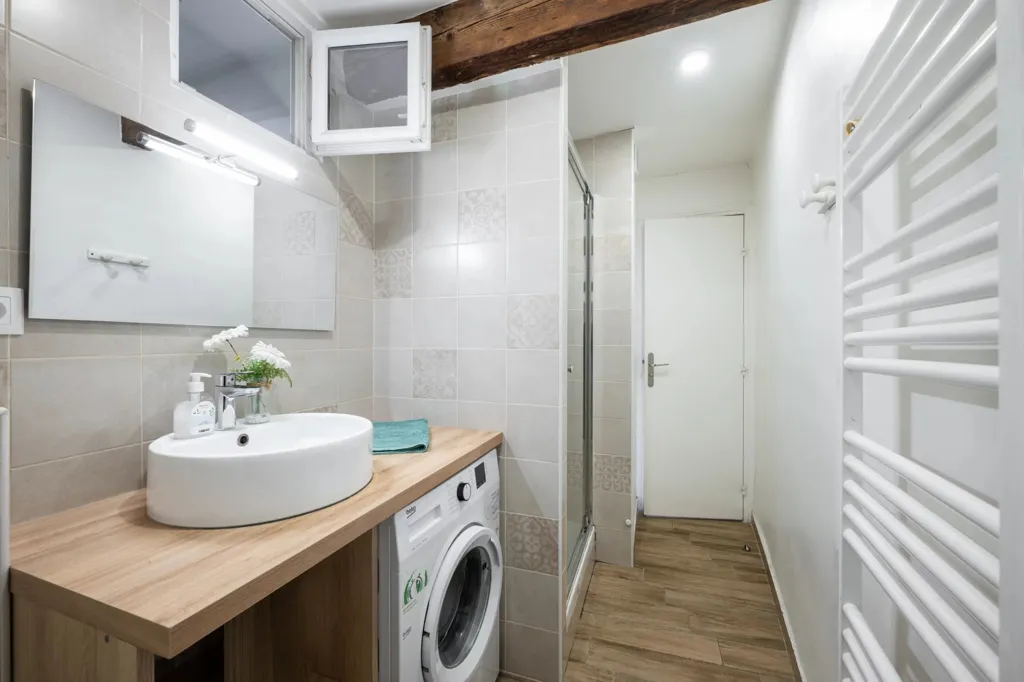Bathrooms - 3-Piece Apartment with City View in Vieux Nice