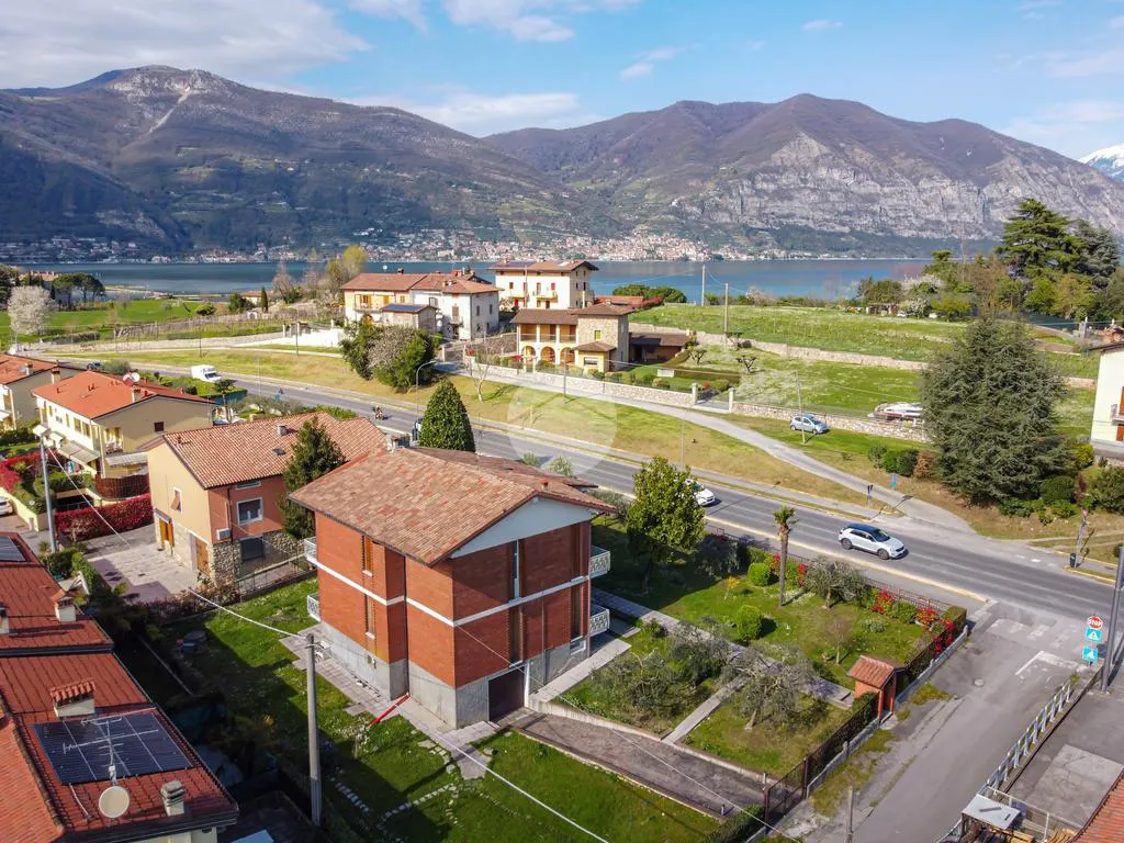 Apartment with Garden in Clusane, Iseo