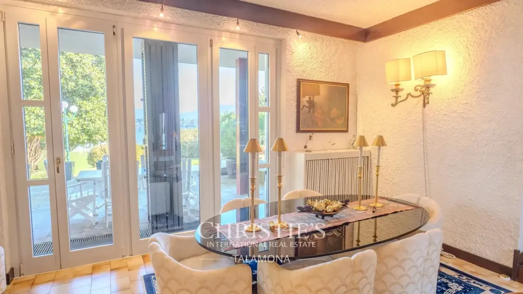 Dining Room - Lakefront Villa with Private Park in Ranco