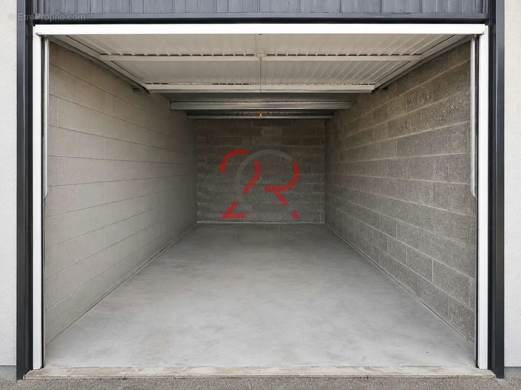 Garage - Entrepôt Modulable avec Places de Parking à Talence