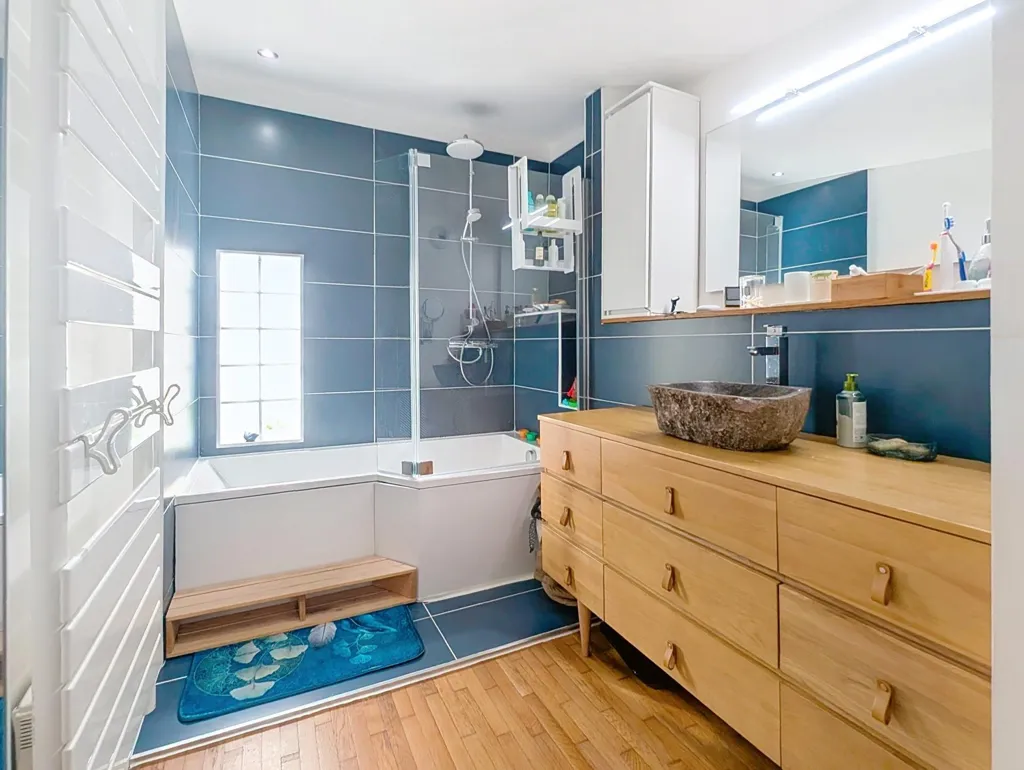 Bagni - Converted Atelier Apartment with Private Garden in Vanves