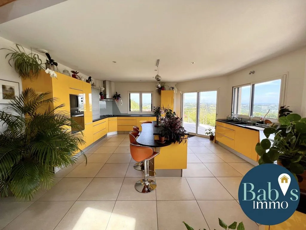 Cuisine - Maison Contemporaine avec Piscine à Linac