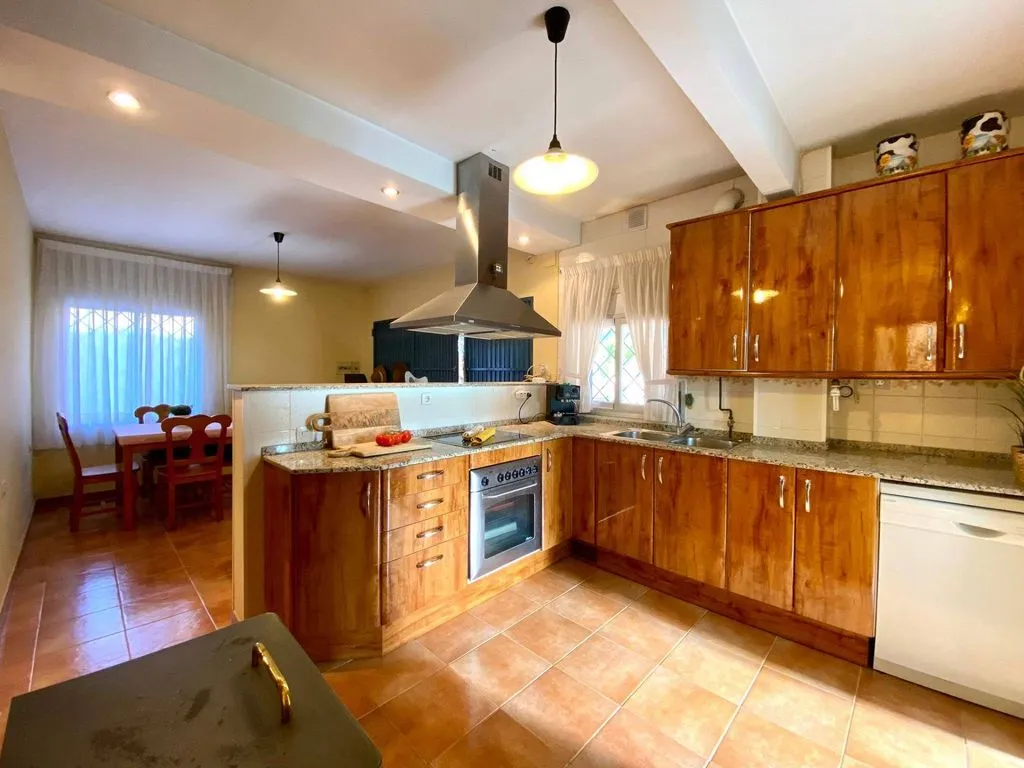 Küche - Luxury House with Four-Winds Design in Castellbisbal
