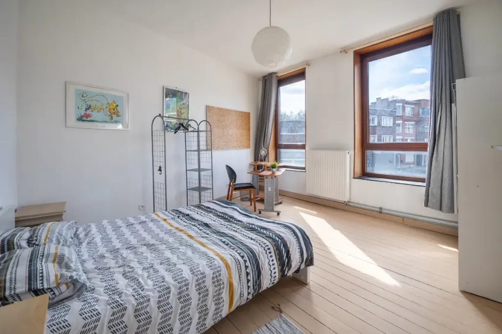 Chambres - Chambre Partagée avec Jardin dans Maison Agréable