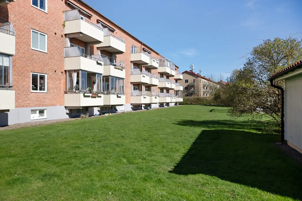 Aed - Spacious Two-Bedroom with South-Facing Balcony in Central Area