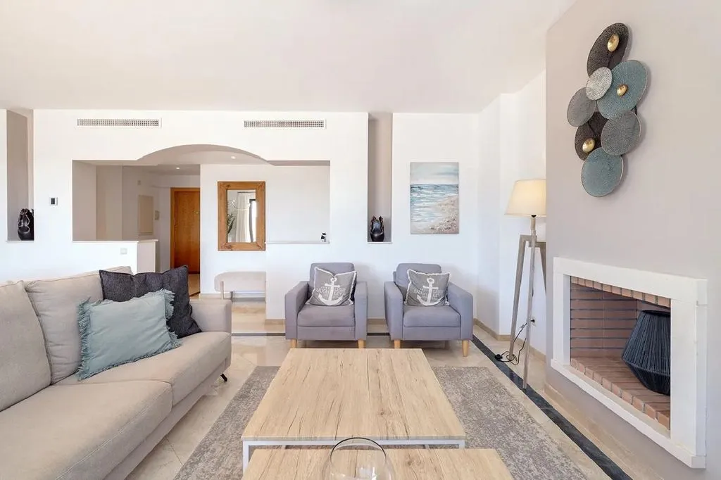 Living Room - Luxury Flat with Pool in Casares, Andalusia