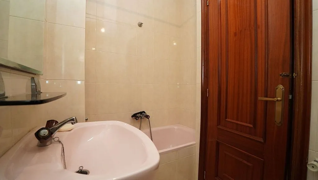 Salles de bain - Apartment with Balcony in Paradai