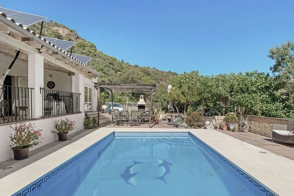 Bassein - Rural House with Pool in Estepona