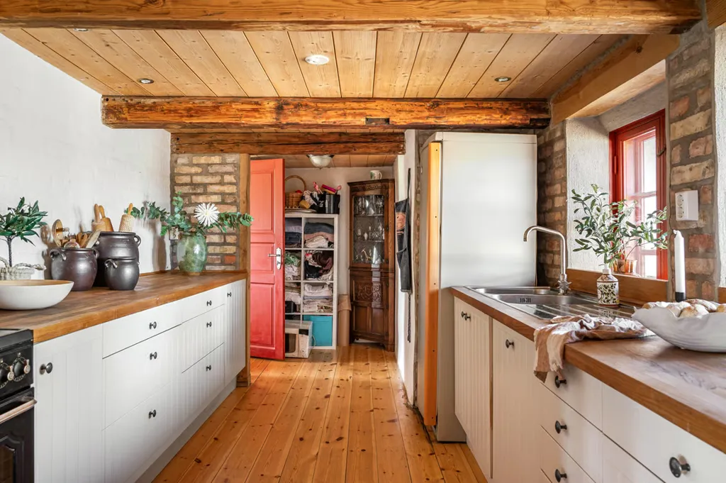 Köök - Historic Cross-Vaulted Farmhouse with Restaurant in Halland