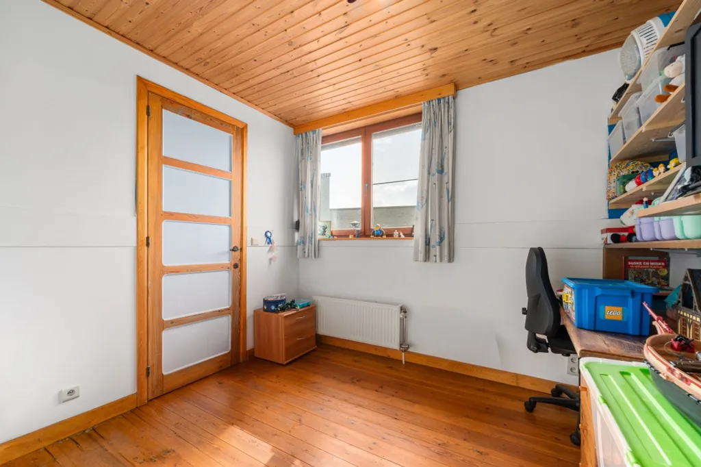 Office - Detached House with Double Glazing in Sinaai