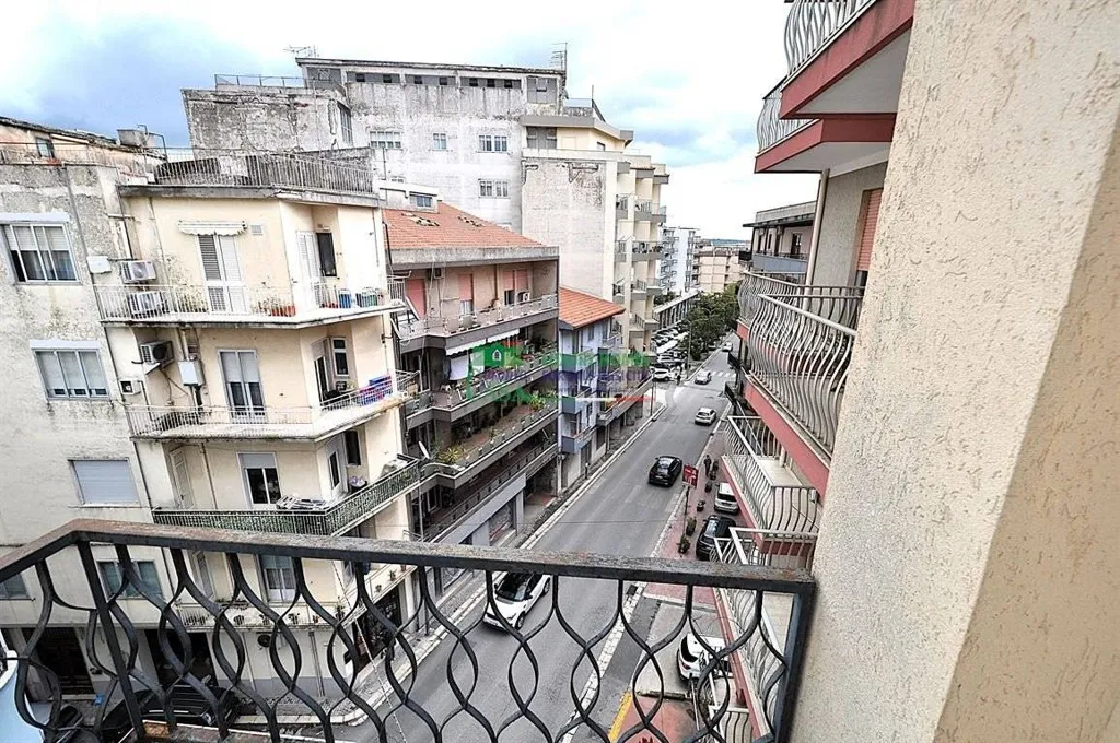 Balcon - Apartment with Perimeter Balcony in Ragusa