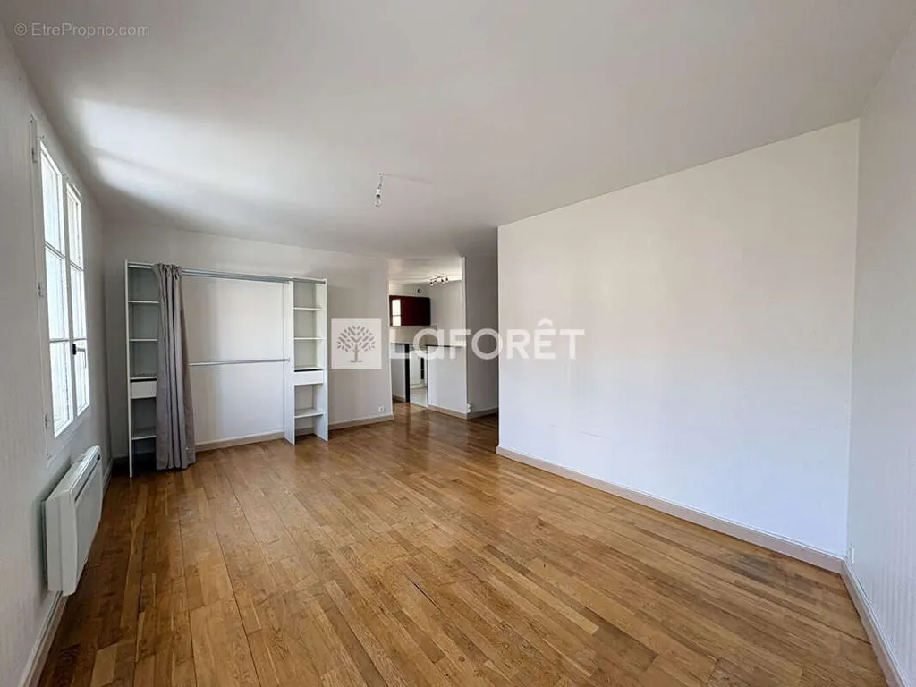 Rooms - City Centre Flat with Balcony in Deuil-la-Barre