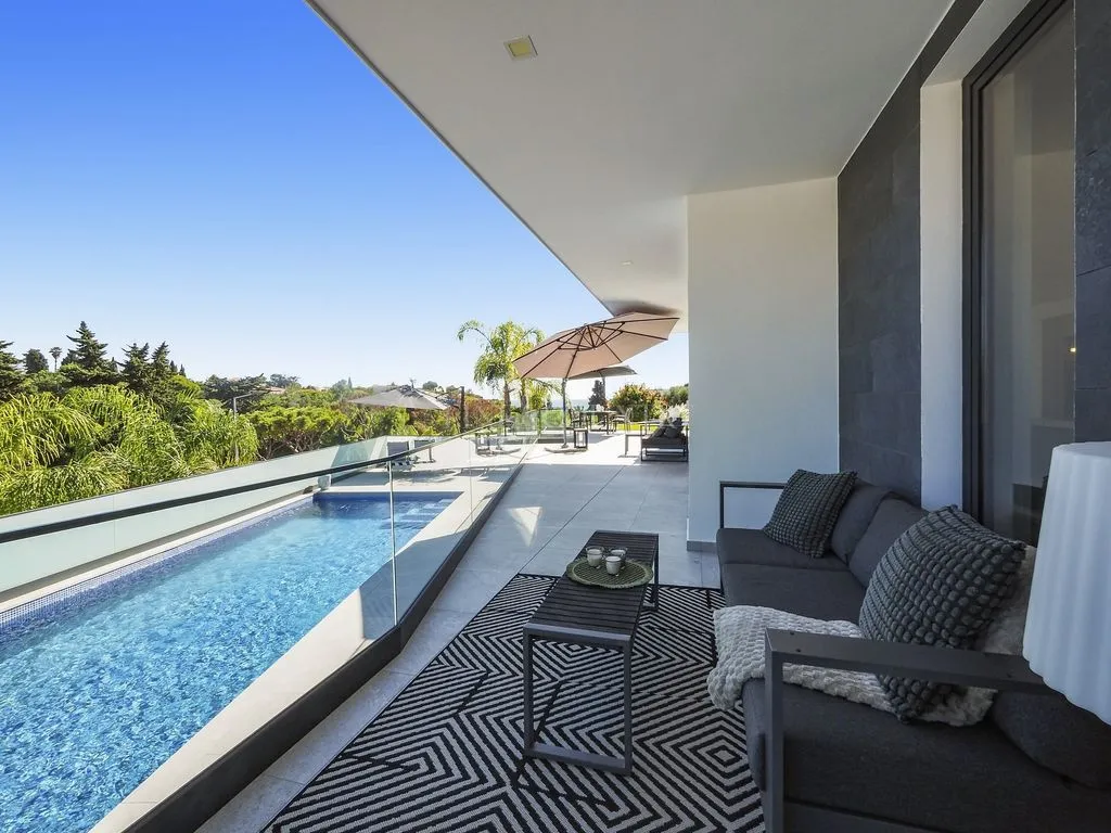 Piscine - Contemporary Villa with Pool in Lagoa