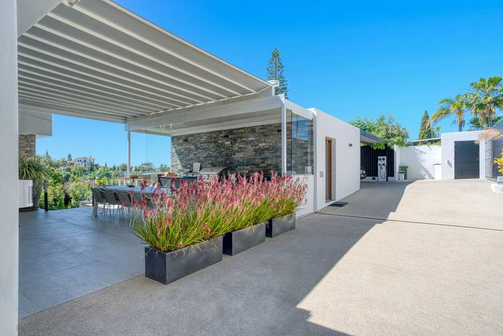 Terrass - Luxury Villa with Pool in East Marbella