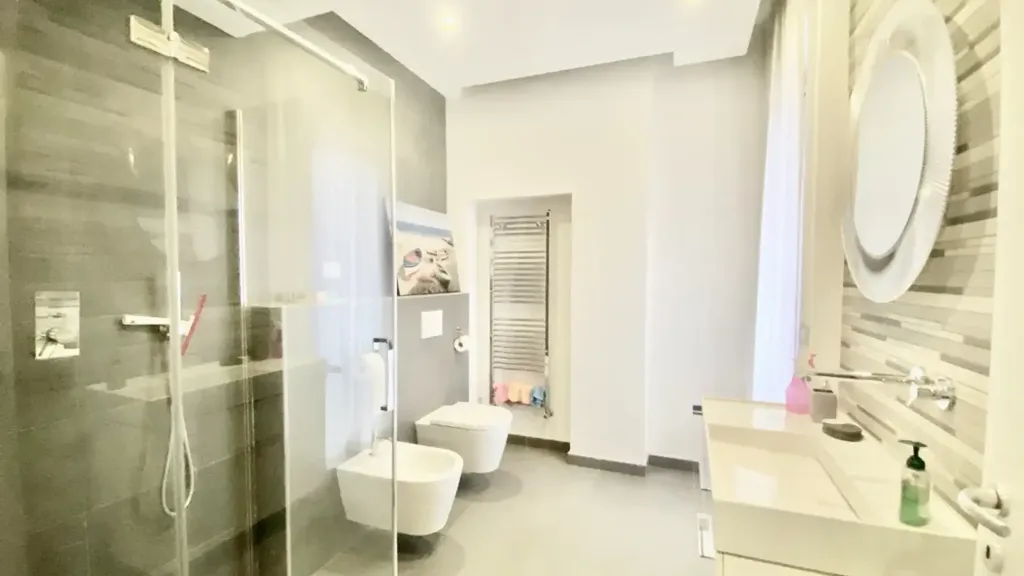 Salles de bain - Four-Bedroom Apartment with Terraces in Milan