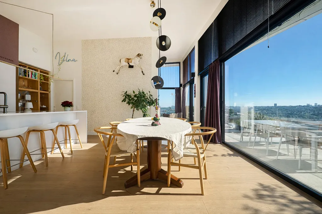Salle à manger - Penthouse avec Terrasse Panoramique au Cœur du Canal