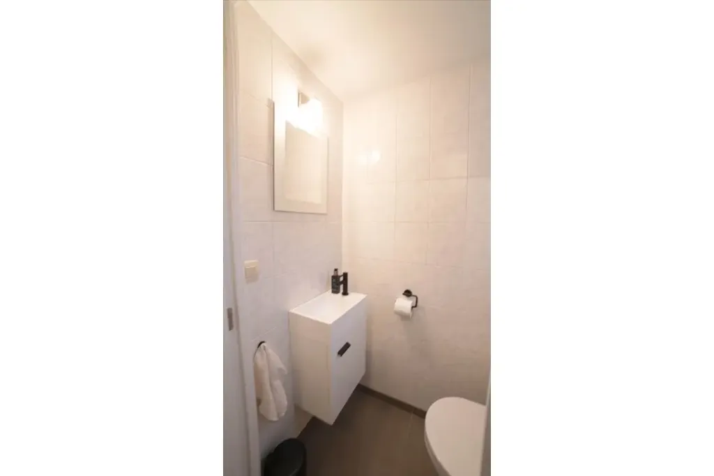 Salles de bain - Villa Semi-Détachée avec Jardin à Ostende