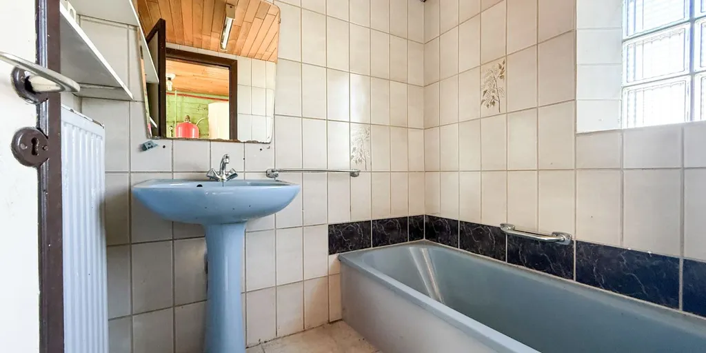 Salles de bain - Maison à Rénover avec Jardin en Top-Loc à Heusden-Zolder