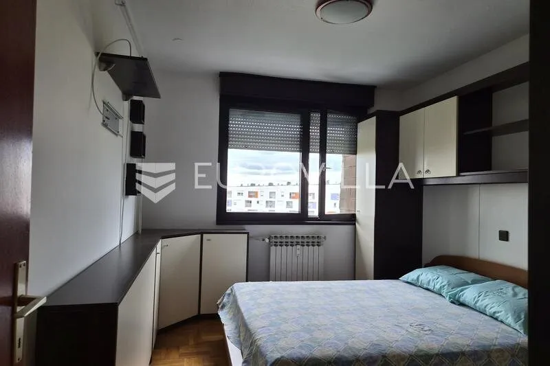 Magamistoad - Two-Bedroom Apartment with Lift in Dugave, Zagreb