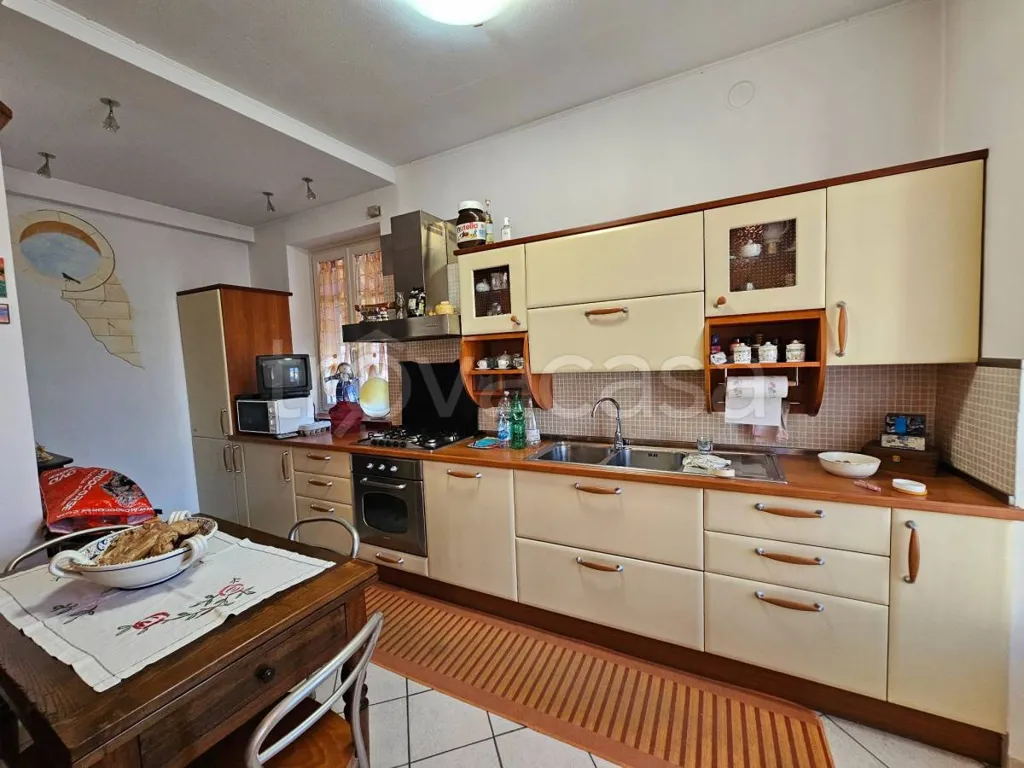 Cuisine - Rustic House with Two Apartments in Sommariva Perno