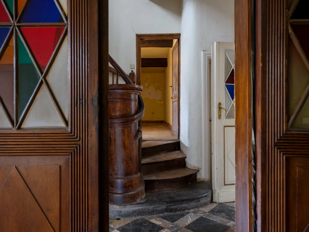 hallway_entrance
