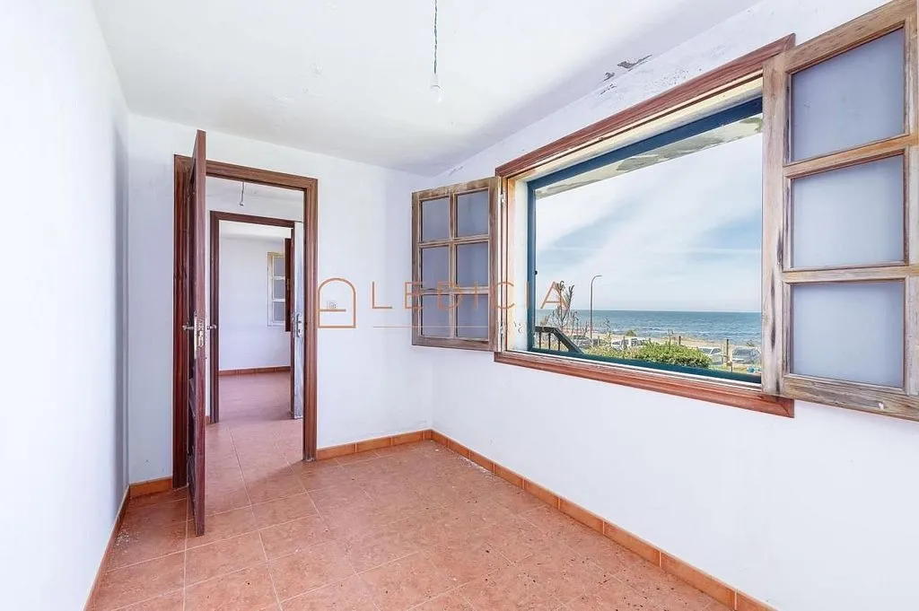 Pièces - Chalet to Renovate in Baiona