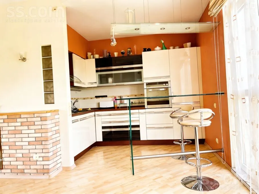 Cuisine - Modern 2-Bedroom Flat with Garden in Jugla, Riga