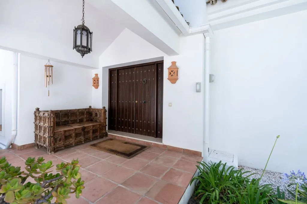 Entrée - Luxury Villa with Sea Views in Benahavis