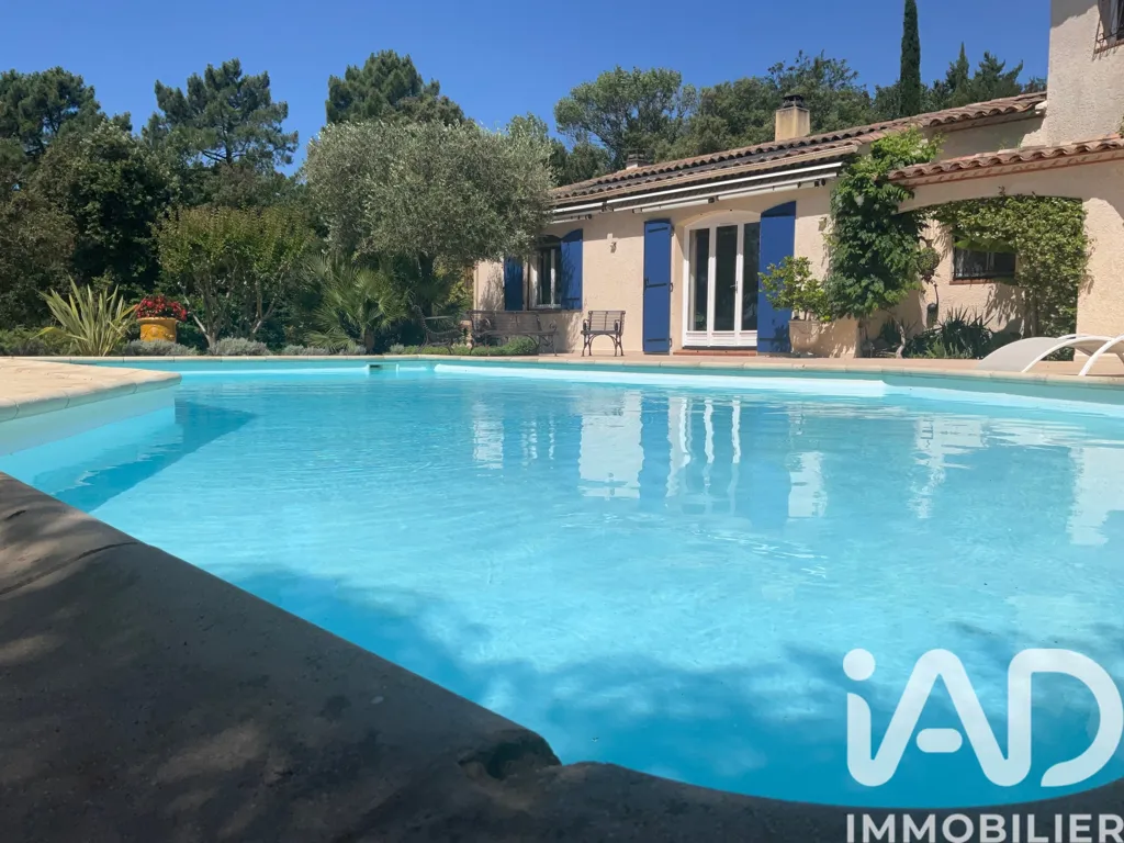 Piscine - Maison Traditionnelle avec Piscine à Labastide-de-Virac