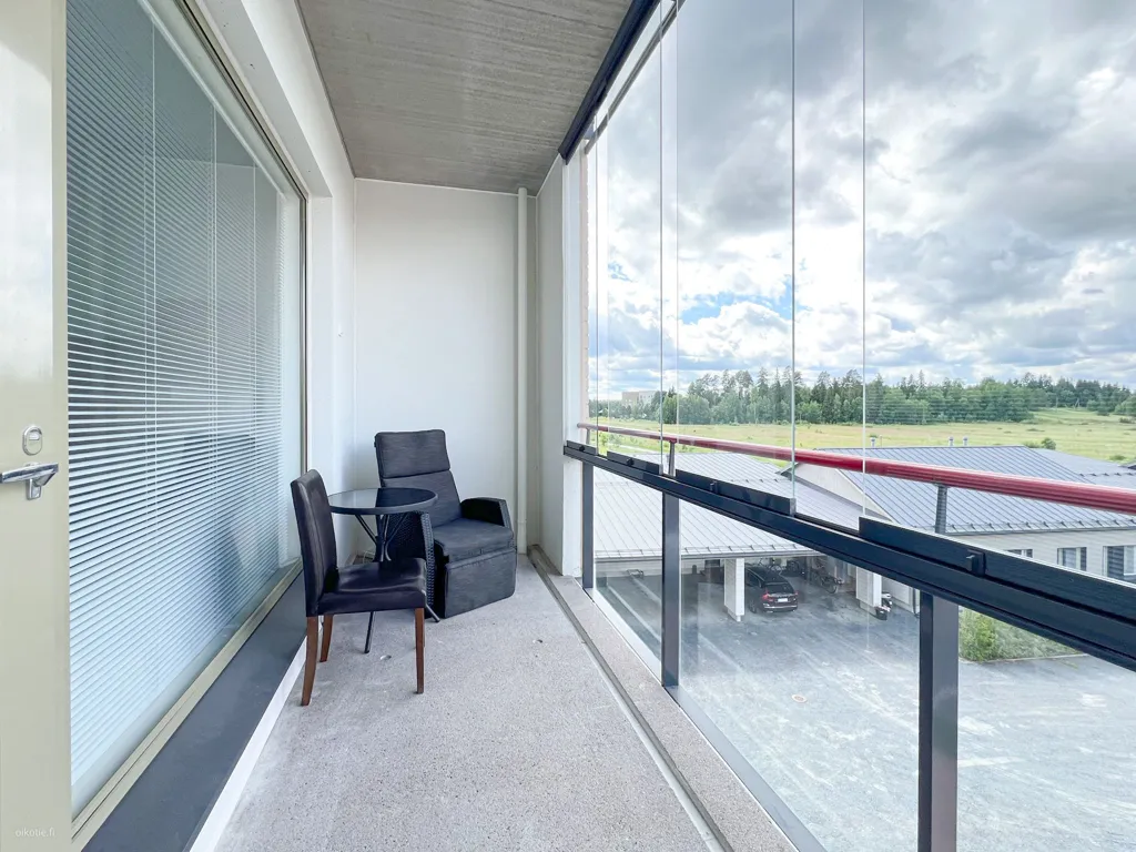 Balcon - Modern Corner Flat with Glass Balcony in Klaukkala