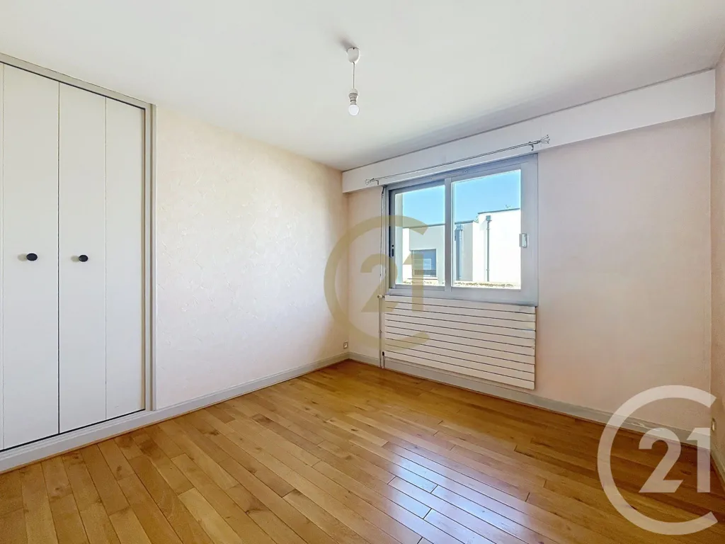 Bedrooms - Spacious House with Garden near Offemont