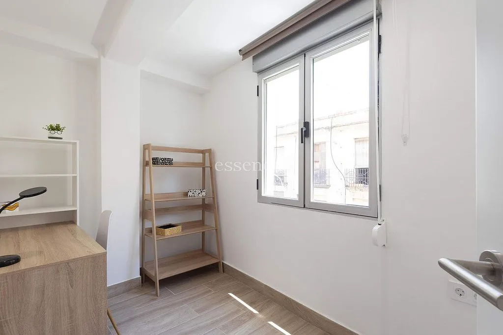 Kabinet - Fully Renovated Flat with Lift in Gandia