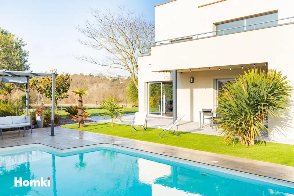 Bassein - Contemporary Villa with Pool in Flourens