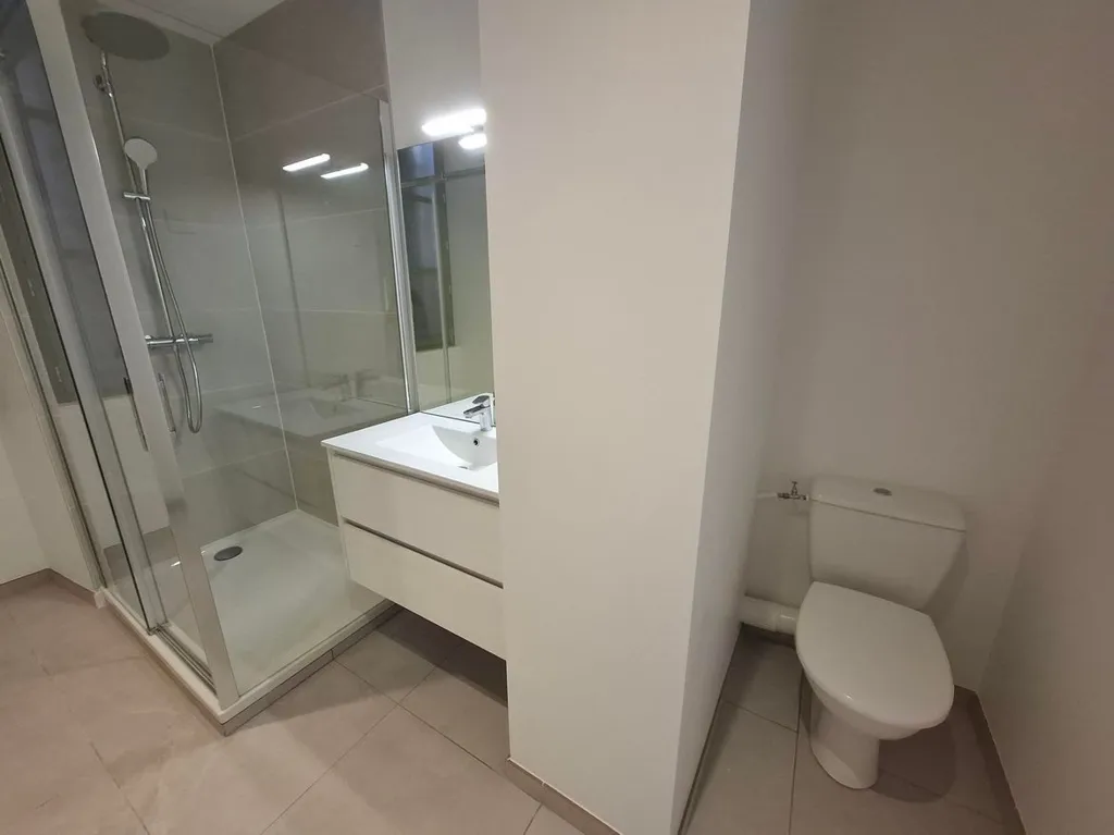 Vannitoad - T2 Apartment with Terrace in Secure Residence