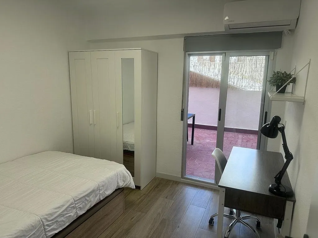 Chambres - Student-Friendly Flat with Terrace in Moncada